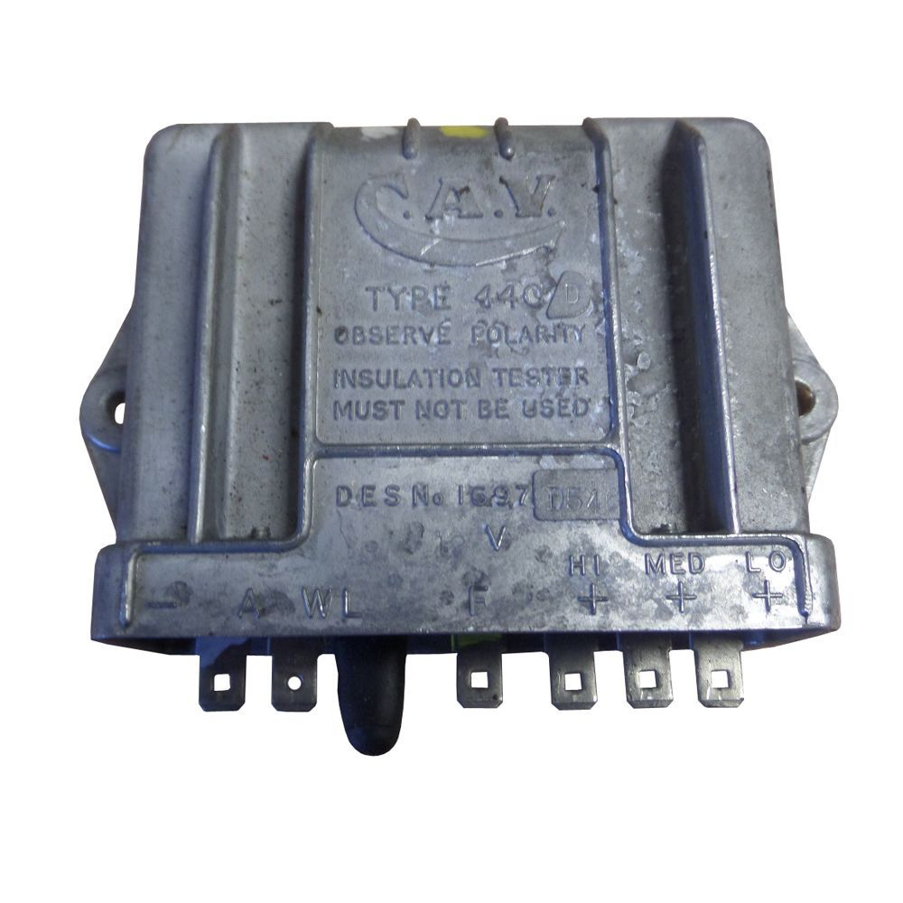 VOLTAGE REGULATOR (UD21370P)